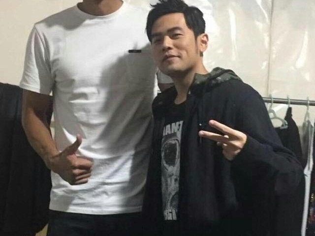 当乐坛天王遇见篮坛巨人 易建联携爱妻助阵周杰伦厦门演唱会