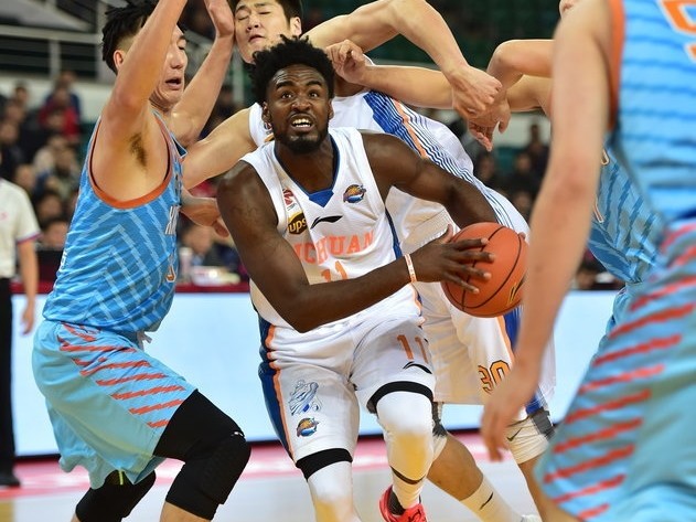 太原季前赛激战正酣，新疆飞虎破蜀蛰伏迎首胜