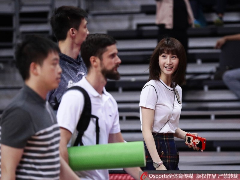 硝烟与玫瑰：粤疆大战背后的温柔目光