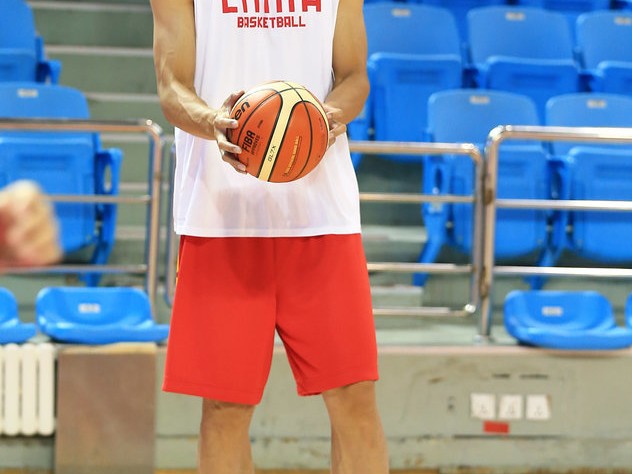 男篮全力冲刺里约奥运 易建联领军展赤子雄心