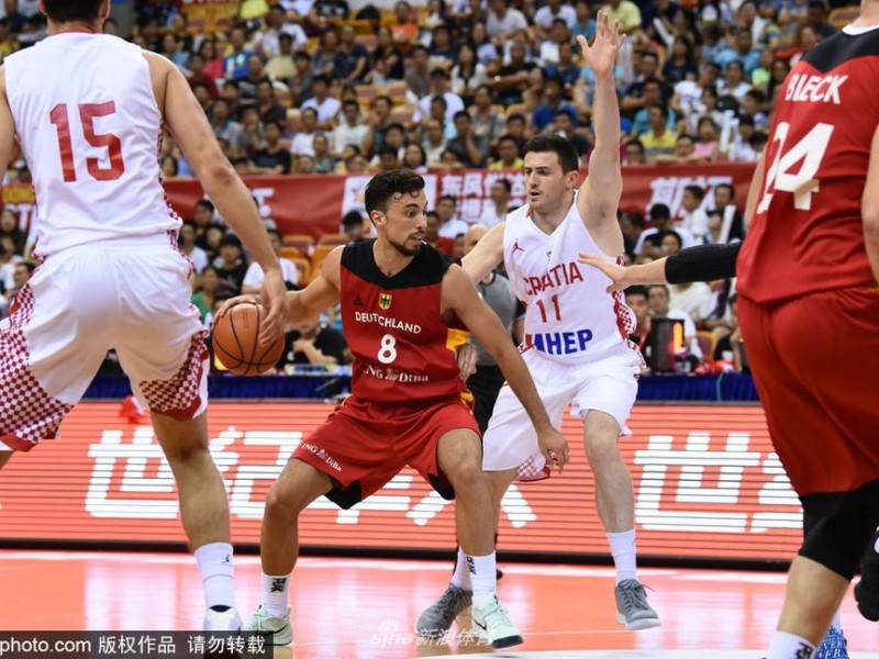 深圳夏夜绝杀回首：德意志战车击退克罗地亚狂想曲，登顶斯坦科维奇杯之巅