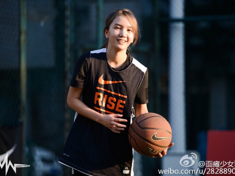 篮球女神徐蓓佩：用热爱打破偏见，颜值与实力并存的球场精灵