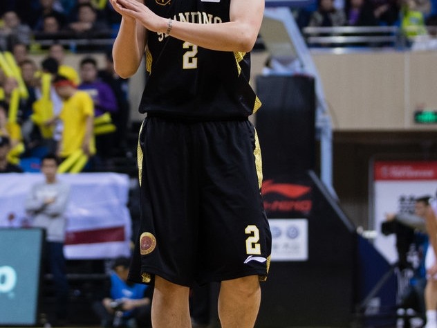 季后赛首战狂砍三十三分 丁彦雨航率山东力克江苏抢占先机