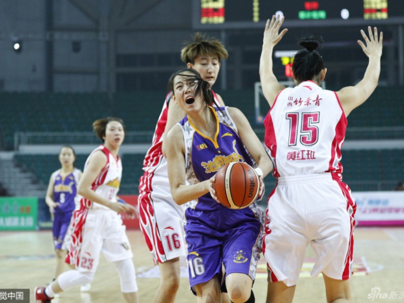 三双王端碗刀削面 看女篮老对手如何演绎篮下风云
