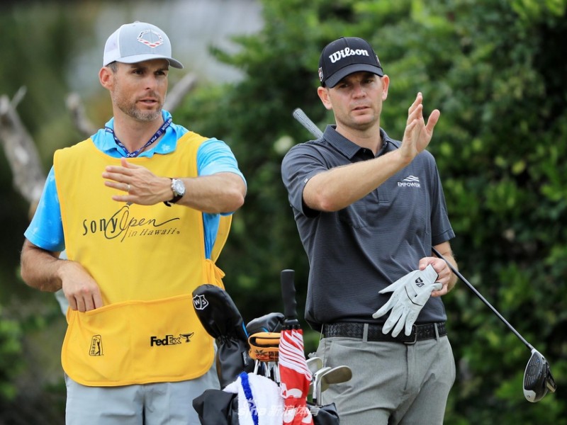 布兰登斯蒂尔在风雨中上演绝地反击三杆优势领跑索尼公开赛