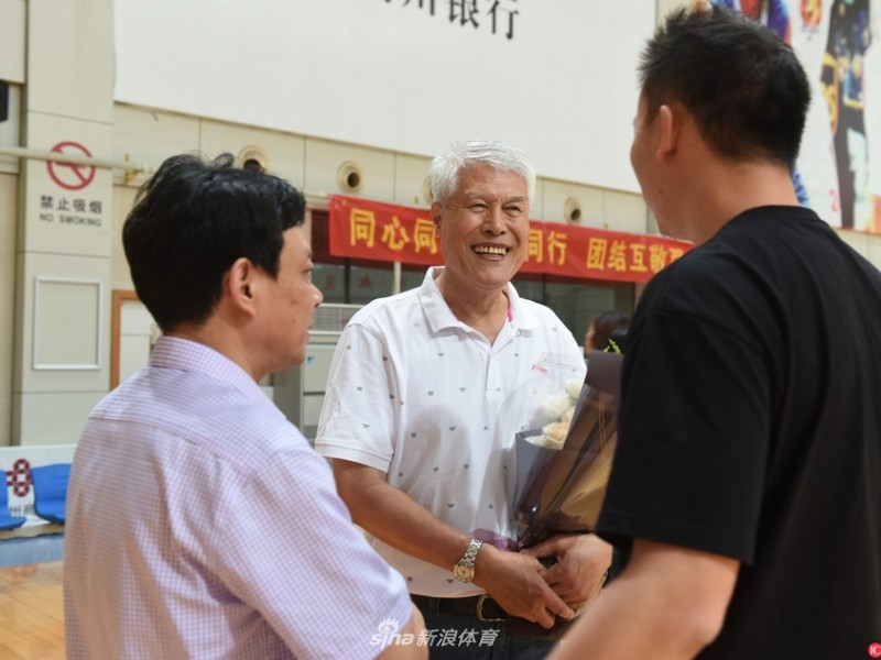 七旬篮坛教父再出山 蒋兴权抵义乌掌舵浙江青年军