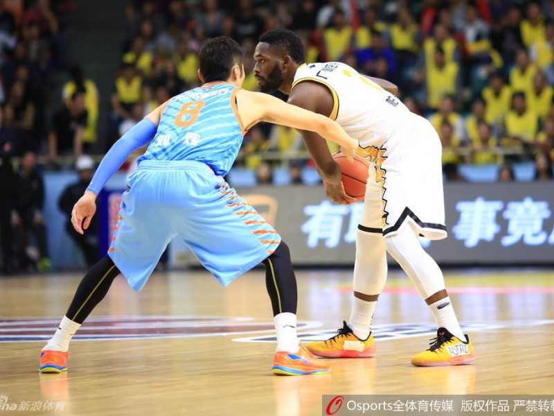 京疆杭经典对决回顾：那些年CBA赛场上的热血瞬间