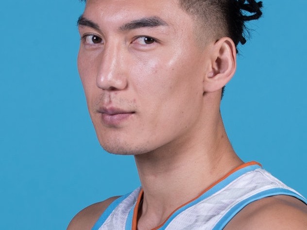 新赛季新疆飞虎官方定妆照出炉 可兰白克前卫发型抢镜