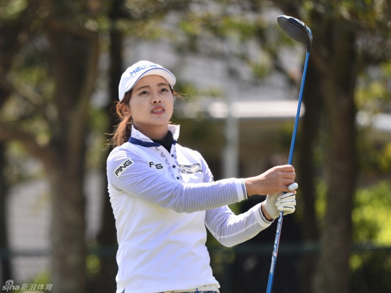 张维维挥杆绽放女子高球赛场 多国佳丽竞技展风采