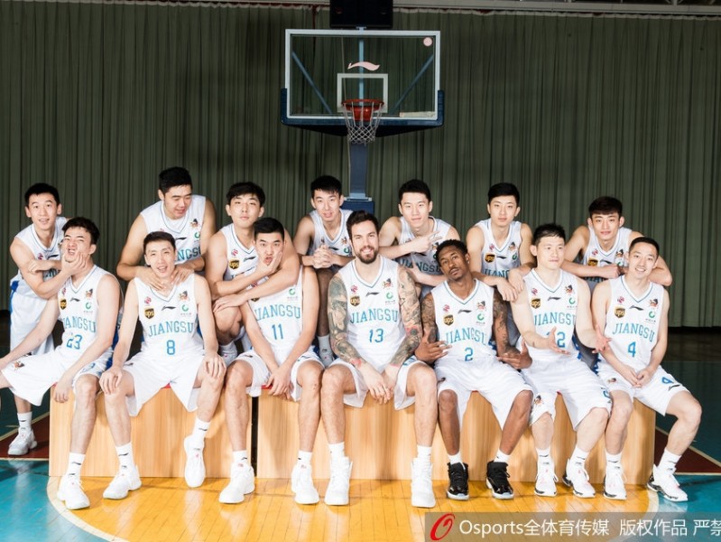 江苏肯帝亚黑白双雄领衔重返季后赛半程亚军书写黑马传奇