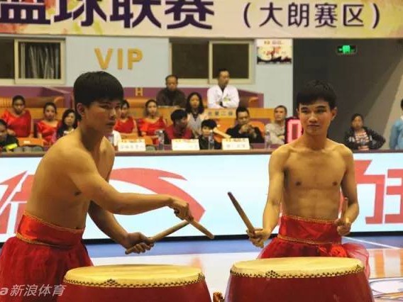 听障少年擂动“牛斗虎” 鼓声阵阵传递生命强音