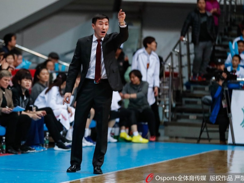 京沪女篮季后赛激战，北京队强势夺赛点