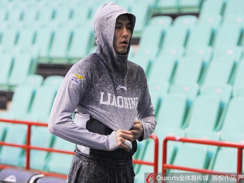 马布里与“哈小宝”的京城之约：那一抱，胜过千言万语