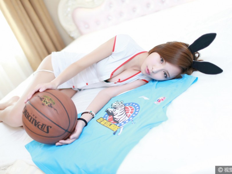 新疆男篮背后的靓丽风景线 啦啦宝贝演绎活力与激情