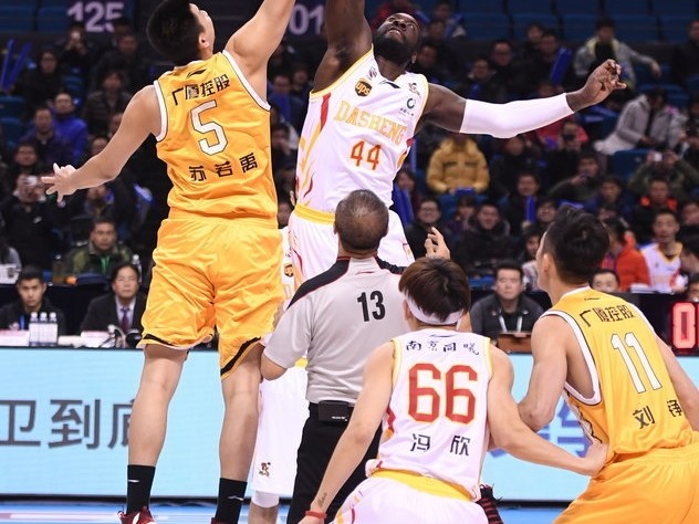 福特森穿针引线胡金秋内线翻江倒海，广厦客场兵不血刃擒同曦豪取六连胜