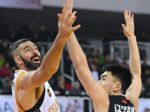 辽篮上演惊天逆转，哈德森下半场爆发引领客场胜利