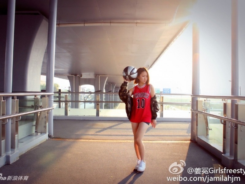 篮球与玫瑰：花式女孩姜冕的另类绽放
