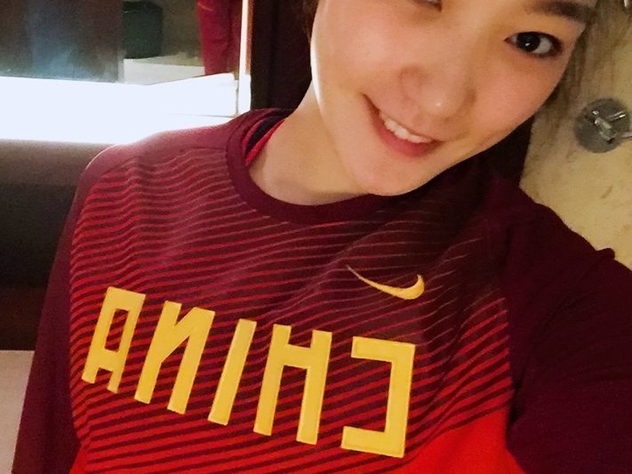 “勒布朗梦”的刚与柔：女篮核心李梦的赛场硬汉本色与场下百变女神风范