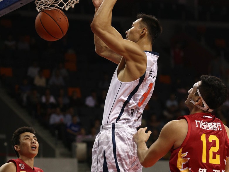 广东宏远鏖战记：阿联的暴扣与钟诚的铁血防线