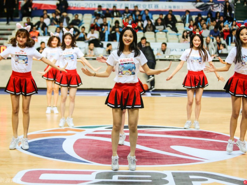 CBA拉拉宝贝俏皮热舞点燃赛场，青春风暴席卷第十六赛季