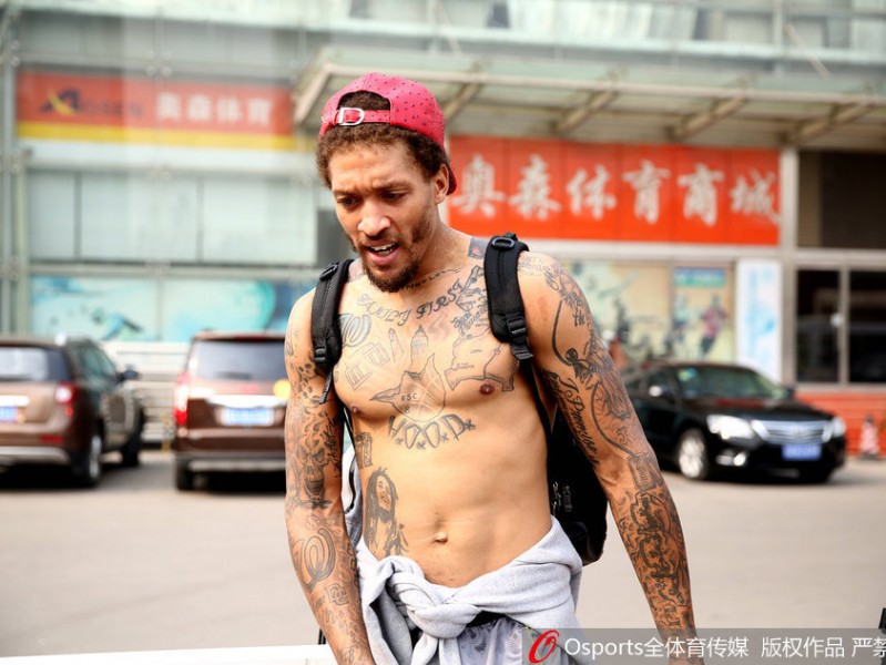 泉城蓄力，纹身下的专注：山东男篮新季起航