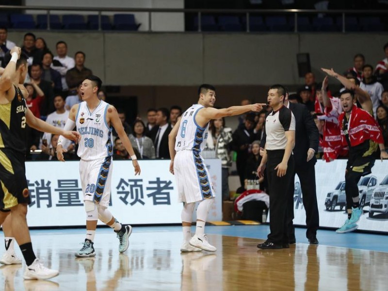京鲁大战丁彦雨航罚球绝杀，山东客场一分险胜北京