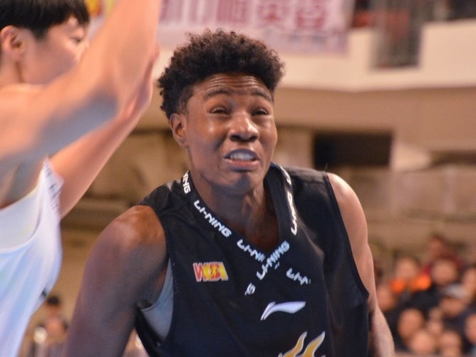 黑龙江女篮主场两分险胜浙江队