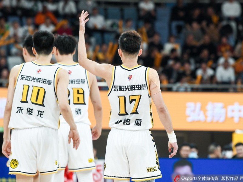 广厦双子星闪耀季后赛主场，胡金秋孙铭徽联手大胜山西