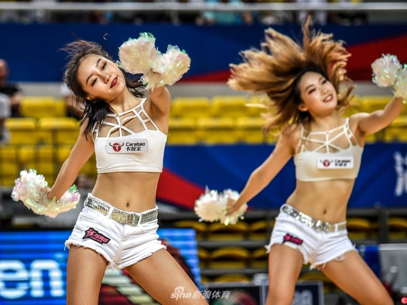 亚冠赛场上的炫舞精灵 篮球宝贝热舞点燃郴州激情