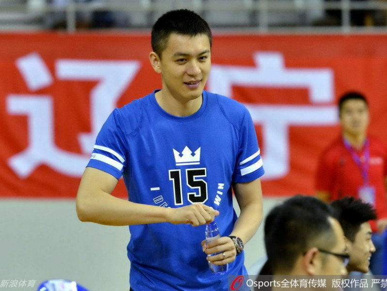 杨鸣现身沈阳精英赛，场边一举一动皆是风景