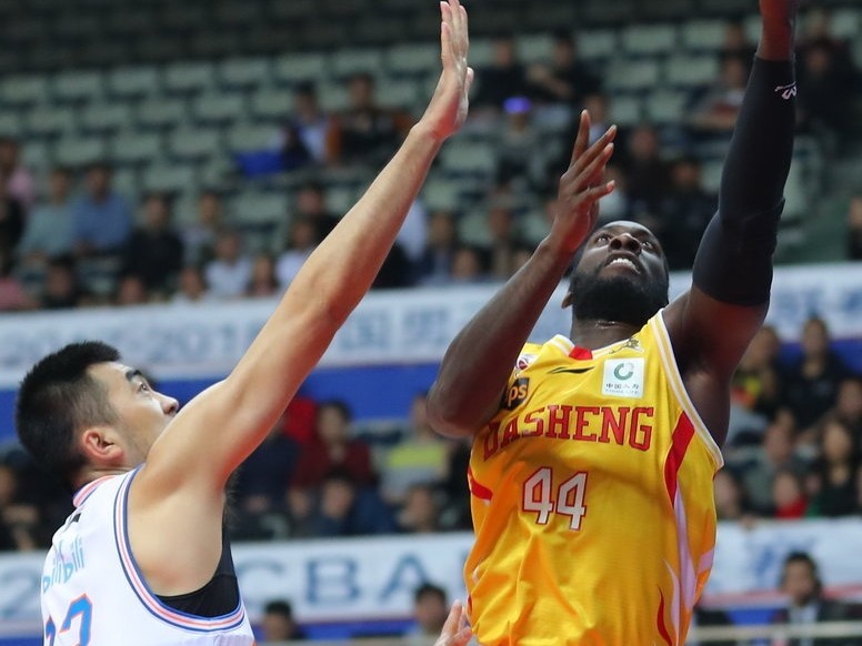 残阵同曦客场掀翻上海，帕戈首秀送妙传郭一飞成关键先生