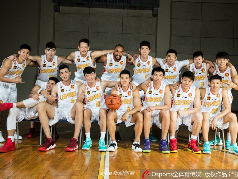 深圳烈豹铁汉柔情：新赛季写真上演卖萌搞怪大作战