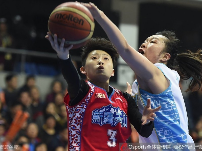 WCBA巅峰对决：京疆女篮激战，彭诗晴穿花蝴蝶，孙晓雨宝刀不老
