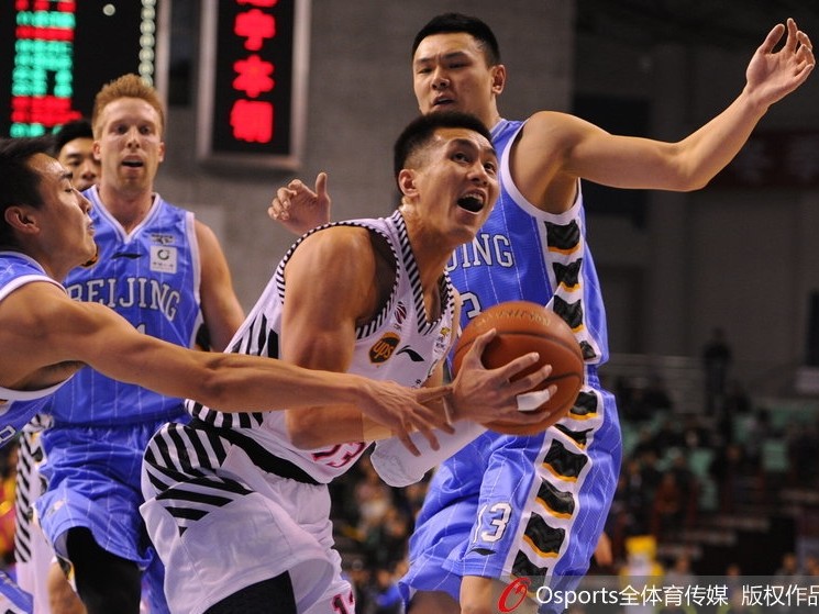 哈德森独揽二十九分 郭艾伦穿针引线 辽宁主场力克北京豪取六连胜