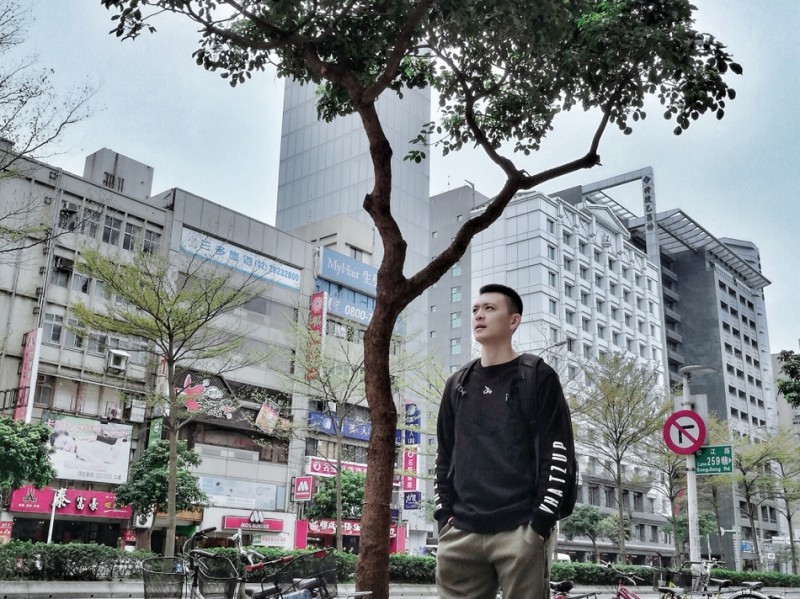 辽篮双星闪耀台北夜市 杨鸣赵继伟忙里偷闲感受宝岛风情