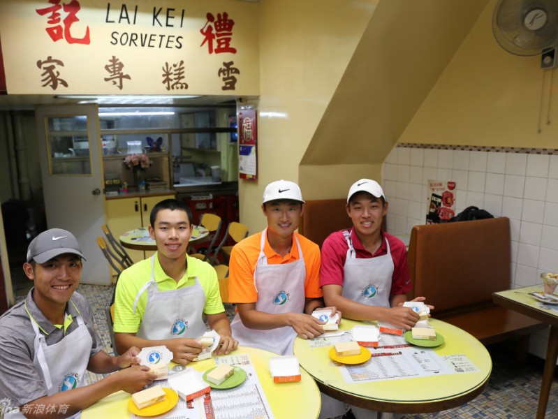 澳门赛前甜蜜插曲：高球新星探访七十年雪糕老店