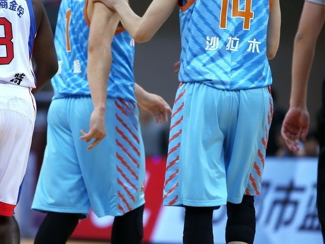 怒火难平指苍天，李根争议离场卫冕冠军上演惊天逆转