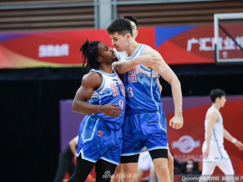 元旦大战显威风雪主场，新疆飞虎击退青岛雄鹰豪取四连胜