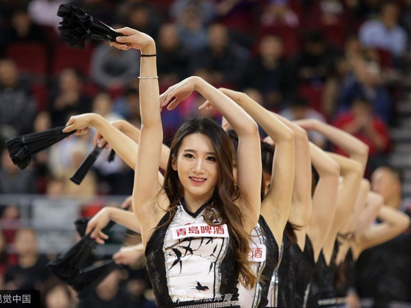 京城赛场上的热舞旋风：首钢啦啦队点燃冬日激情