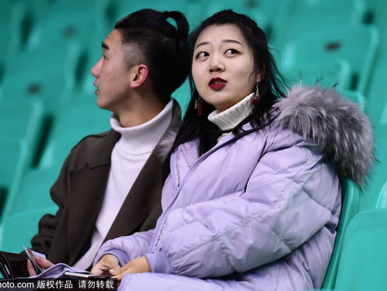 寒冬里的炽热风景线，回眸 CBA 赛场上的那些美女球迷