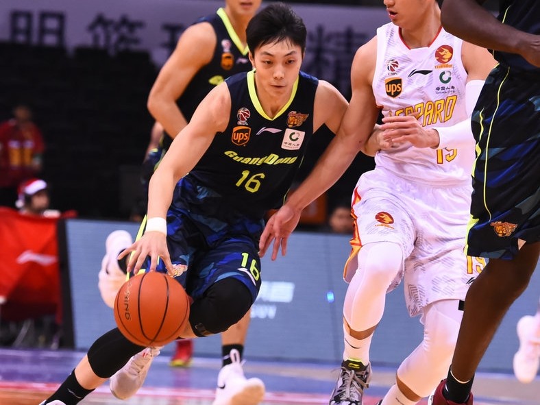 平安夜大战！广东宏远客场掀翻深圳烈豹，赛季双杀终结对手六连胜