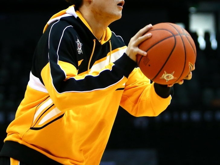 郭艾伦与韩德君全明星赛前“秀恩爱” 这对活宝又来了