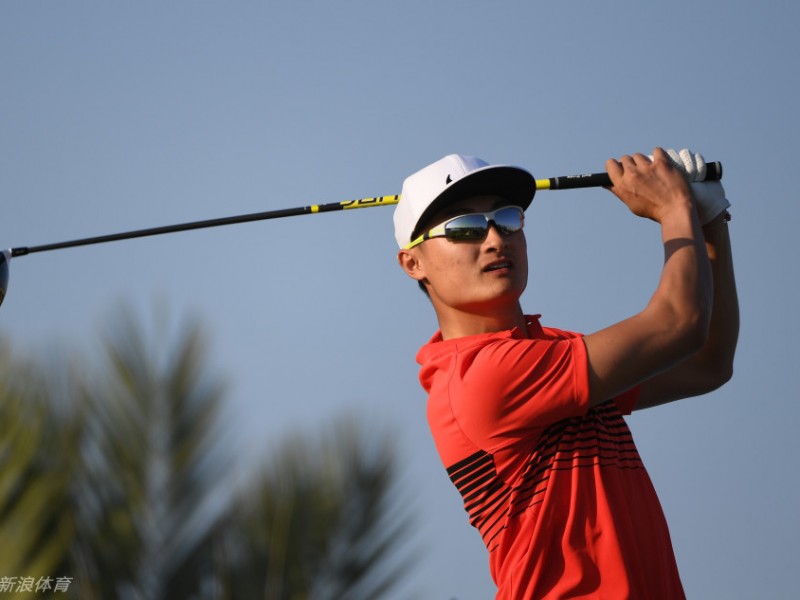 沙地救球显坚毅新年开局展雄心群星汇聚汇丰冠军赛