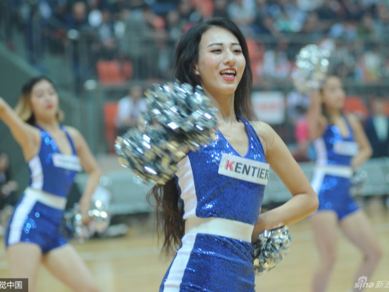 篮球宝贝热舞引爆季前赛 新赛季ＣＢＡ大幕将启