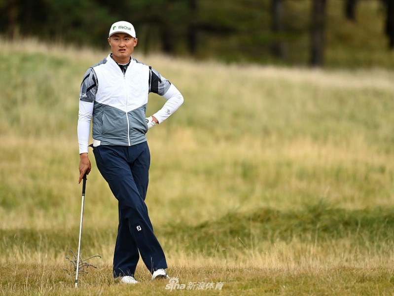 维斯特伍德宝刀不老创纪录领跑 李昊桐开局稳健紧追领先榜