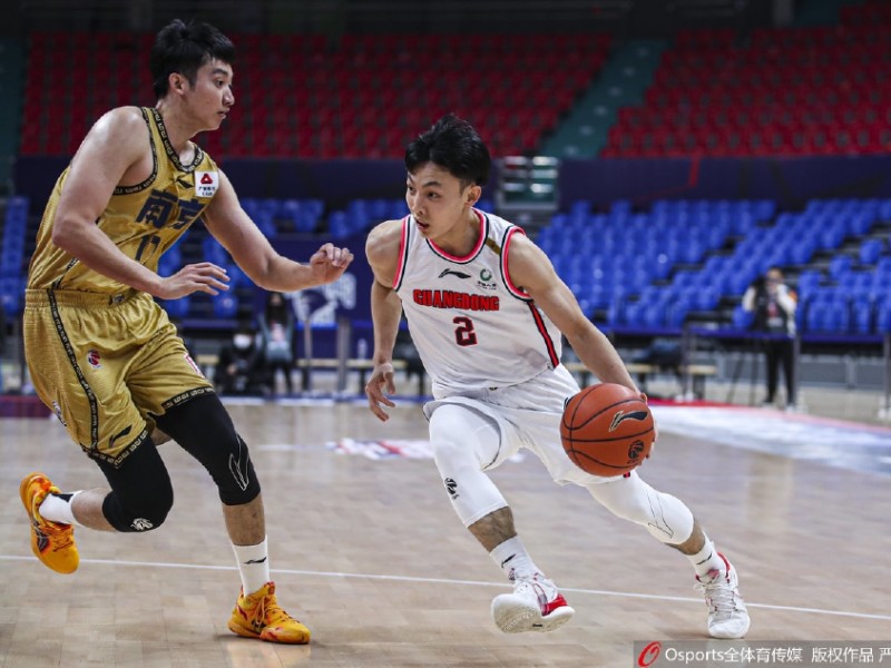 粤王朝的冬日印记：阿联31分引领大胜，同曦青春风暴在长春蛰伏