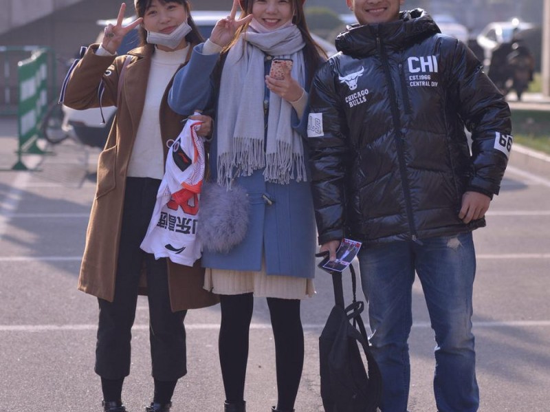 迷妹的漫长等候，只为CBA赛场外的那份真情