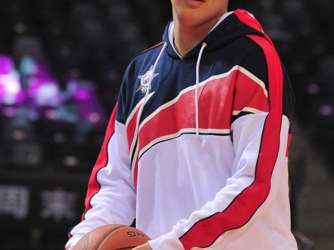 赵睿全明星备战化身开心果 赛场内外“耍宝”瞬间点燃南区队气氛