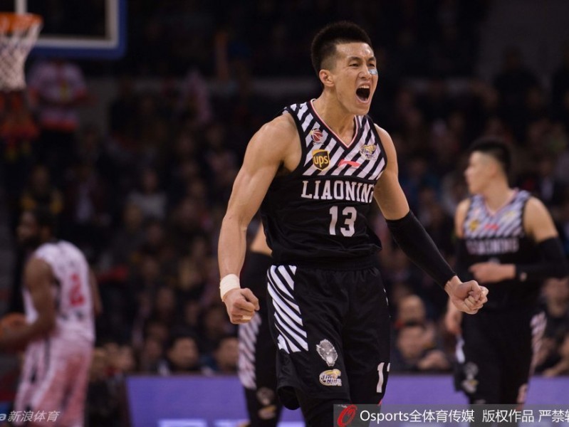 郭艾伦的篮球世界：从惜败MVP到霸气暴扣的激情瞬间