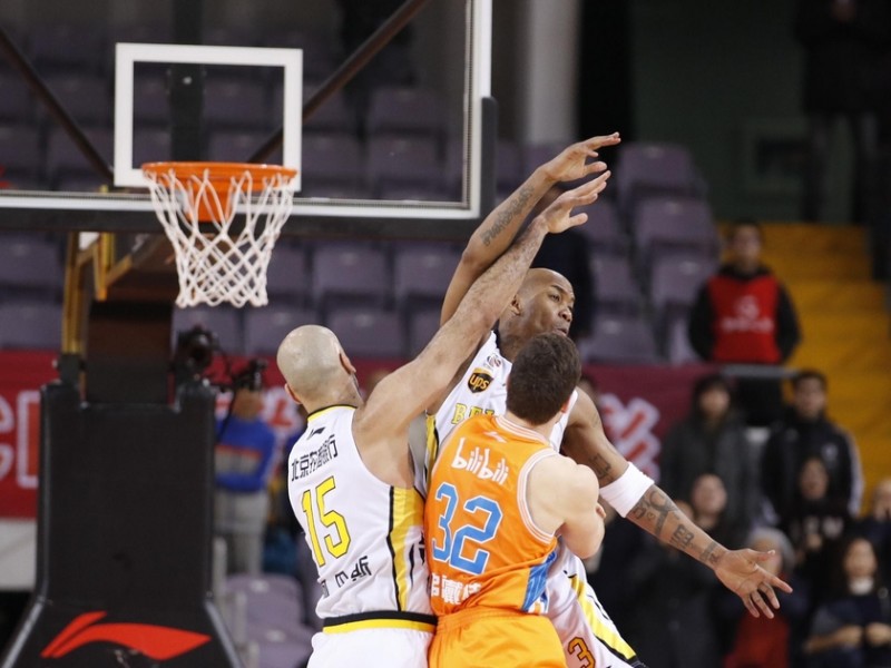 京城的寒夜与不熄的战火：北控双加时憾负上海，马布里时代的热血一页